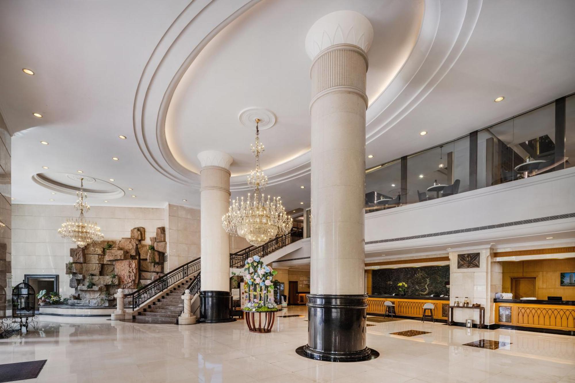 Hotel Grand Skylight Shenzhen: Business Zone Retreat With Perks