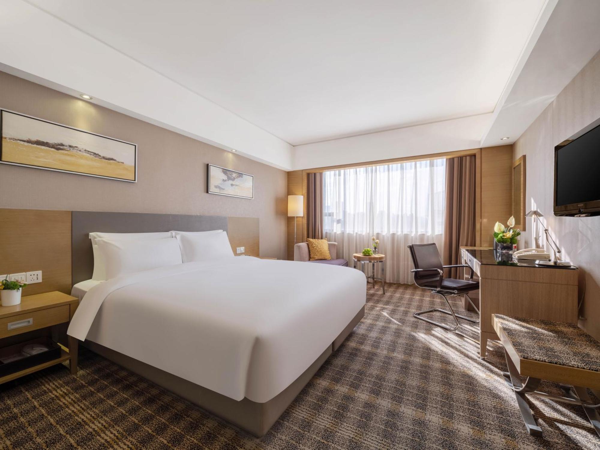 Hotel Grand Skylight Shenzhen: Business Zone Retreat With Perks 4*