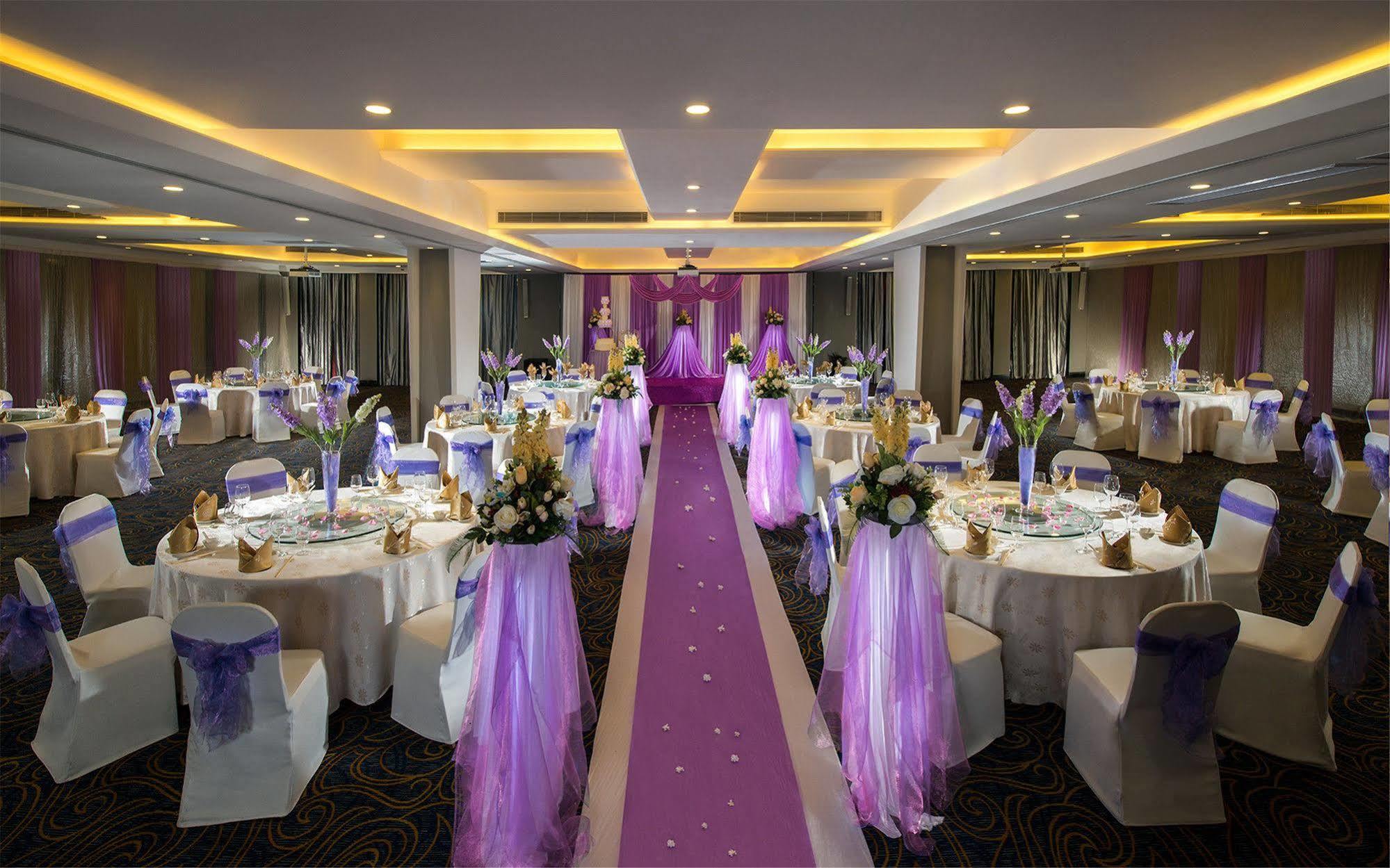 Hotel Grand Skylight Shenzhen: Business Zone Retreat With Perks