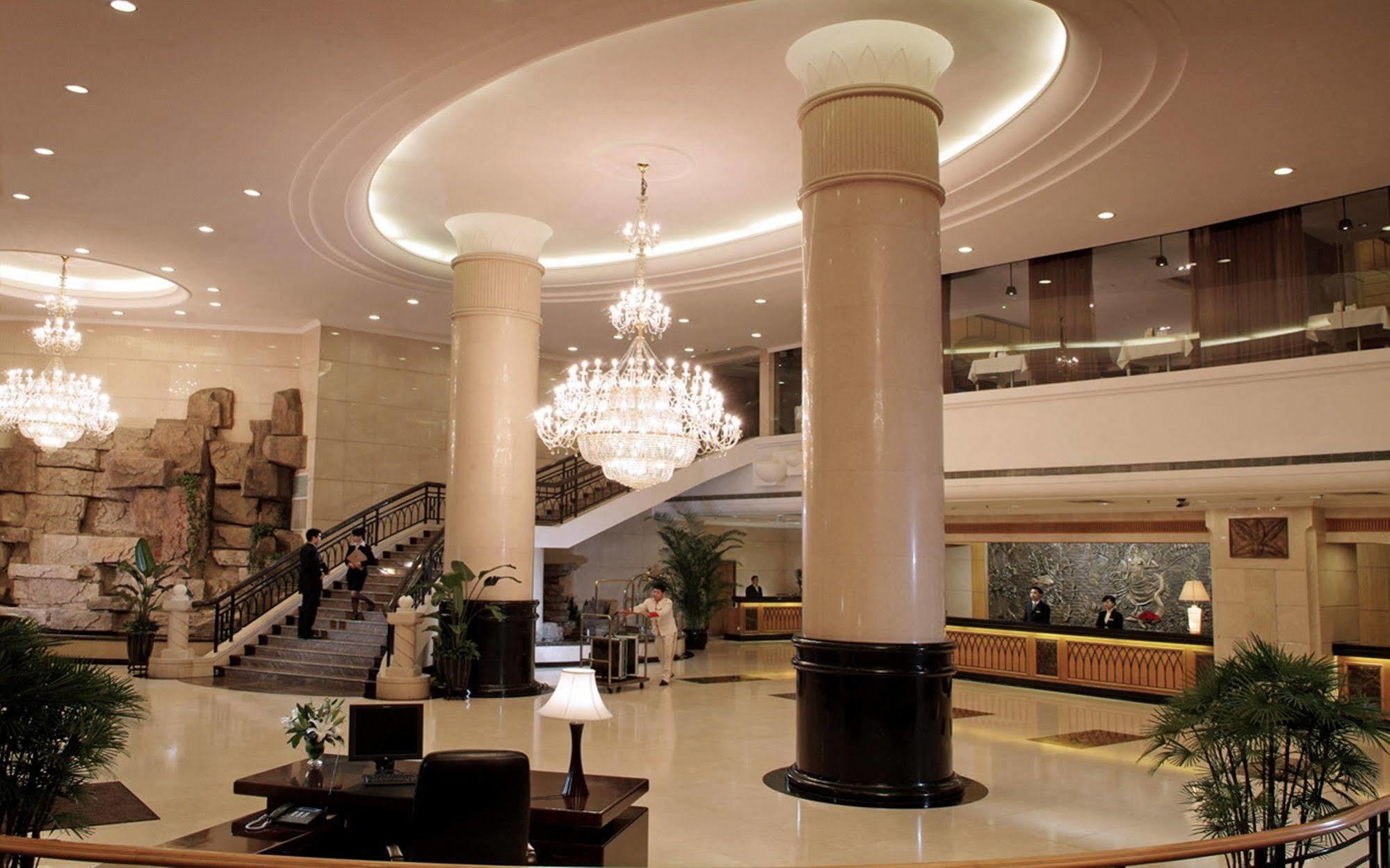 Grand Skylight Shenzhen: Business Zone Retreat With Perks Hotel